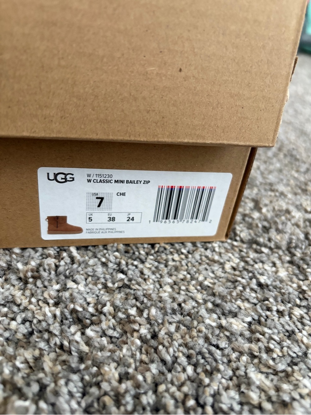 UGG Short Zip Boot in Chestnut Brown - Picture 2 of 6